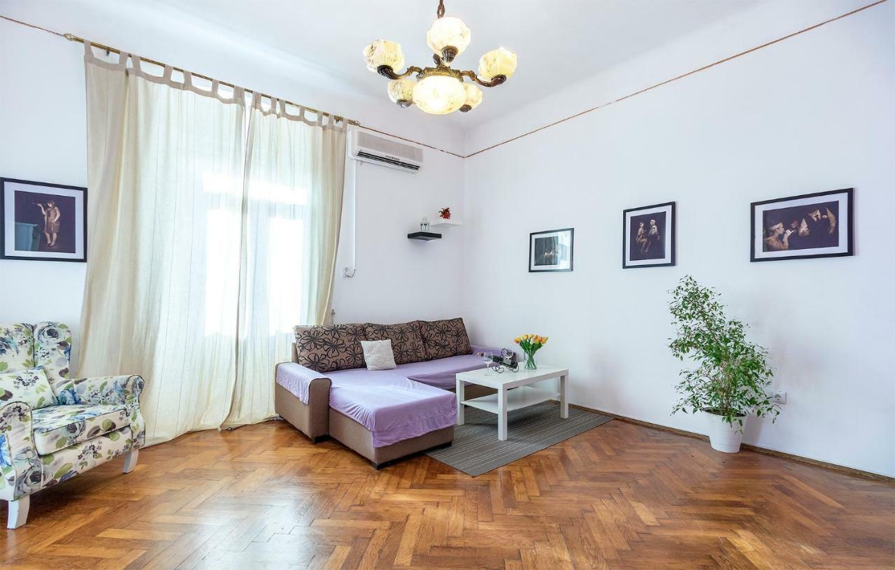 Pula City Center Big Apartment With Private Parking Bagian luar foto